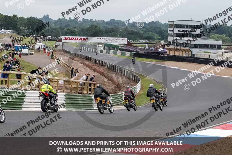 Vintage motorcycle club;eventdigitalimages;mallory park;mallory park trackday photographs;no limits trackdays;peter wileman photography;trackday digital images;trackday photos;vmcc festival 1000 bikes photographs